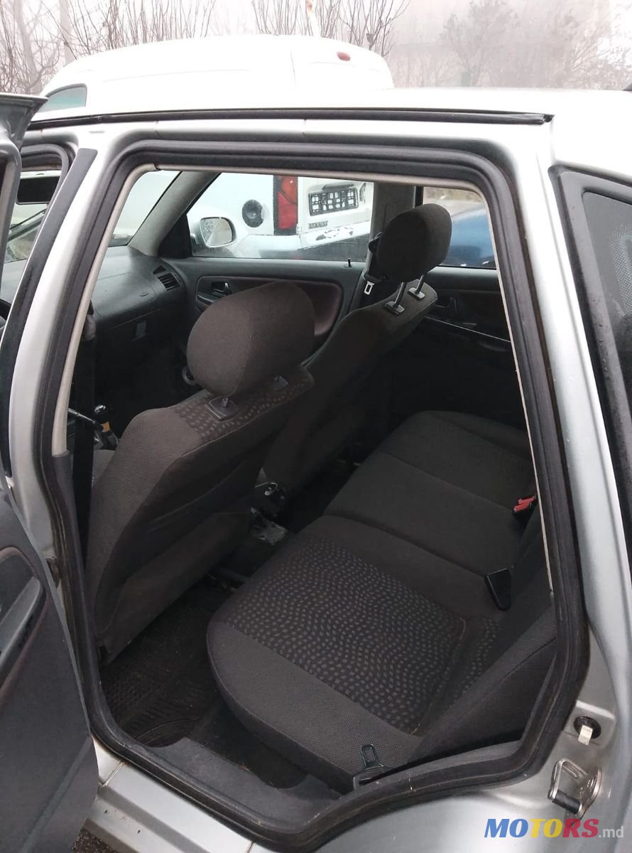 2002' SEAT Cordoba photo #5