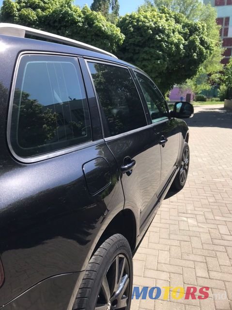 2004' Volkswagen Touareg photo #6