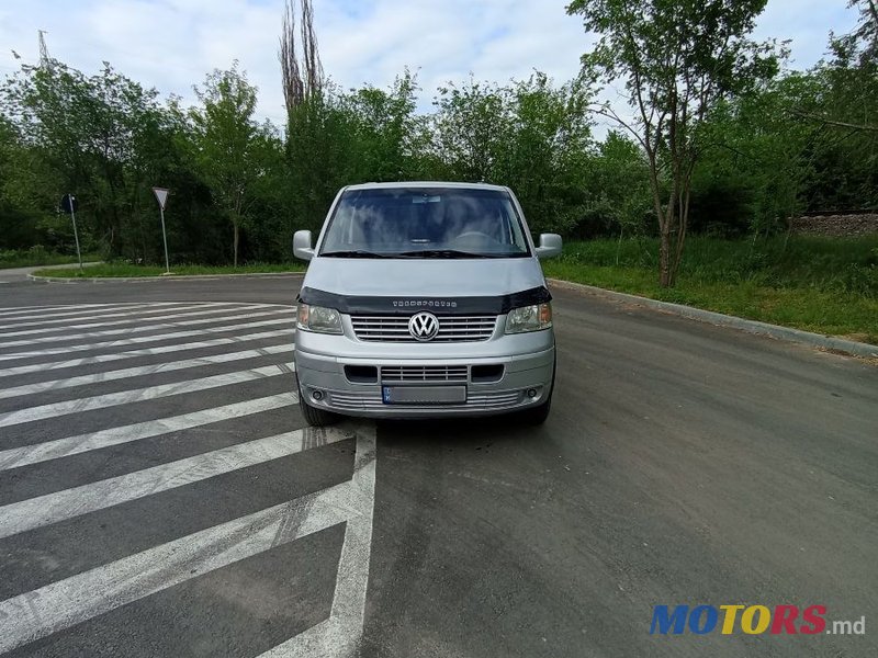 2004' Volkswagen Transporter photo #2