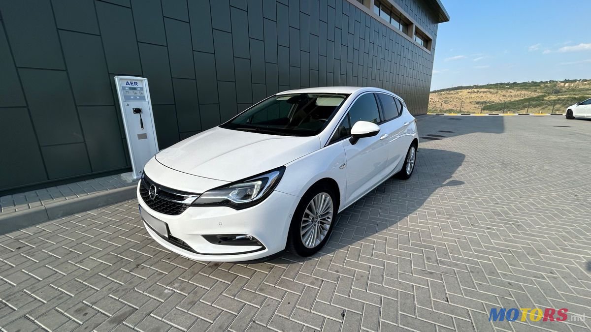 2015' Opel Astra photo #5