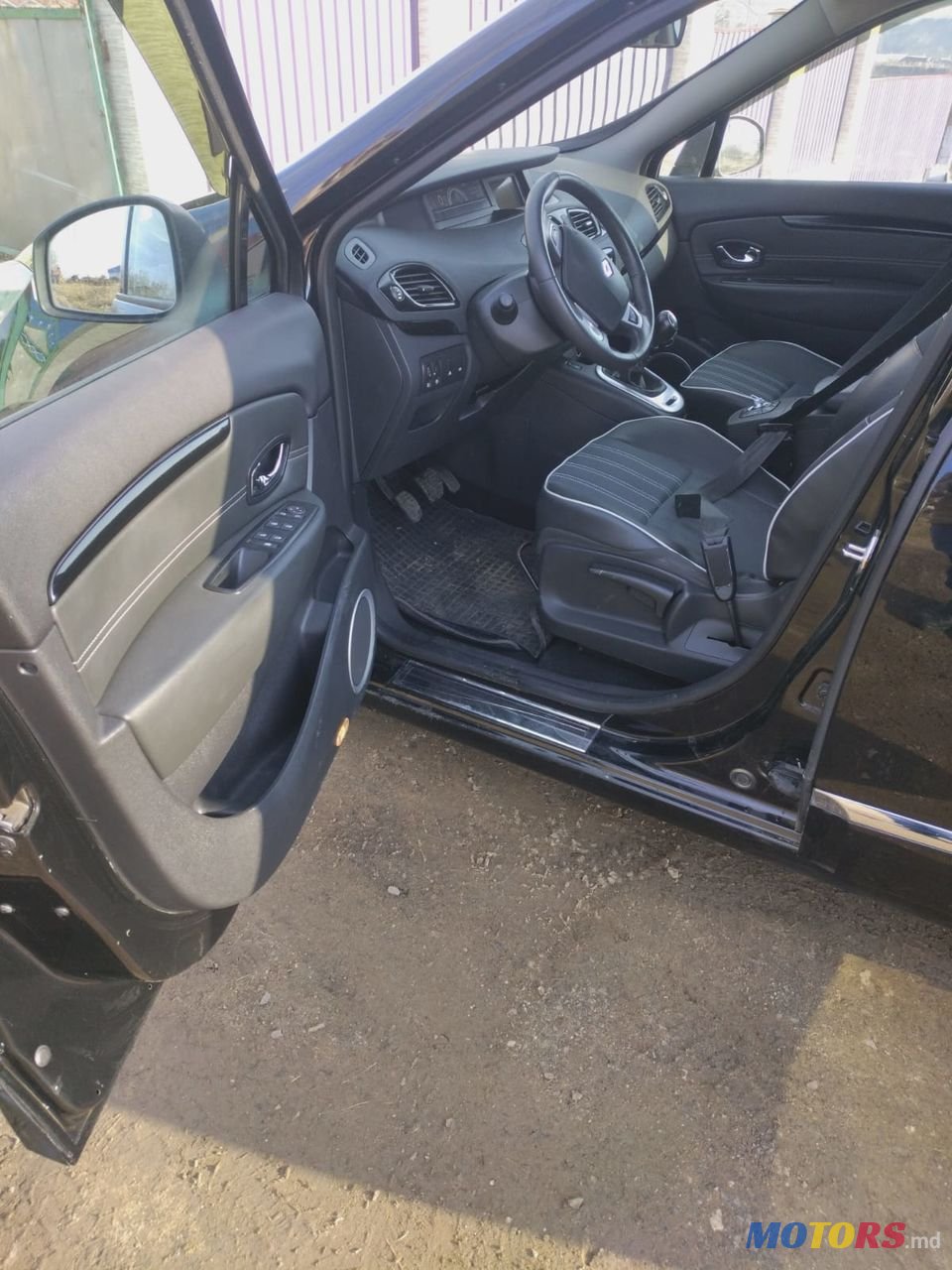 2012' Renault Scenic photo #5