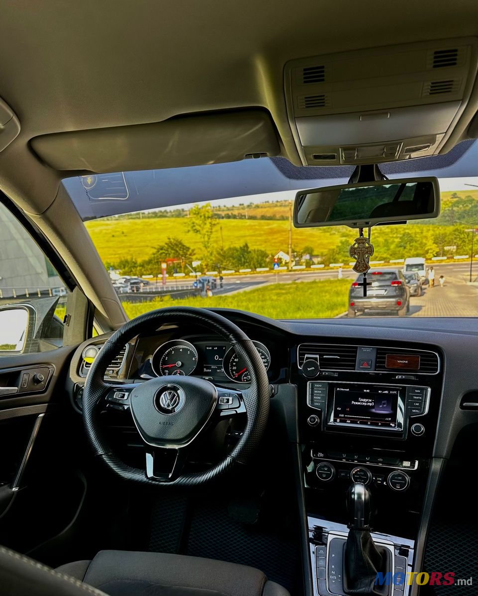 2013' Volkswagen Golf photo #6