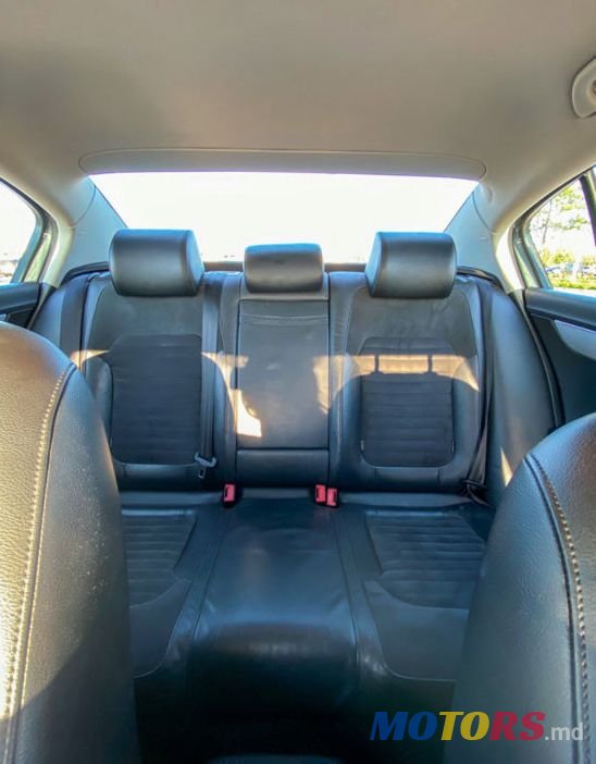 2012' Volkswagen Passat photo #6