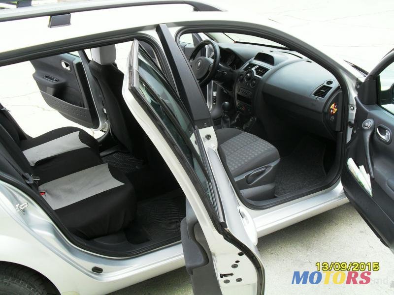 2008' Renault Megane photo #5