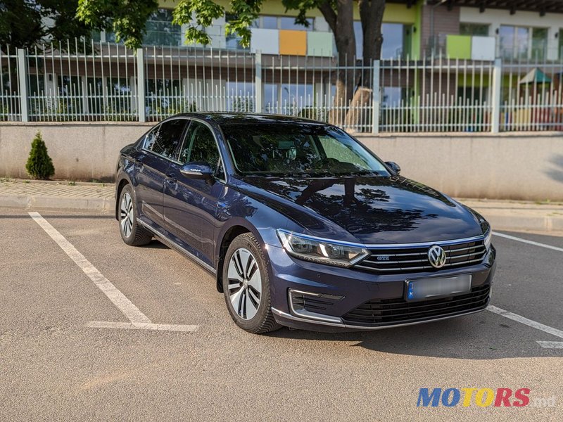 2016' Volkswagen Passat photo #2