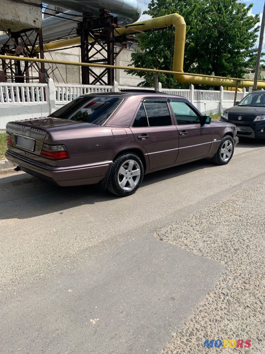 1993' Mercedes-Benz E Класс photo #3
