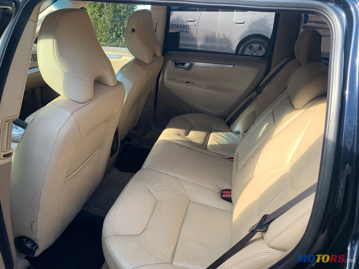 2004' Volvo V70 photo #6