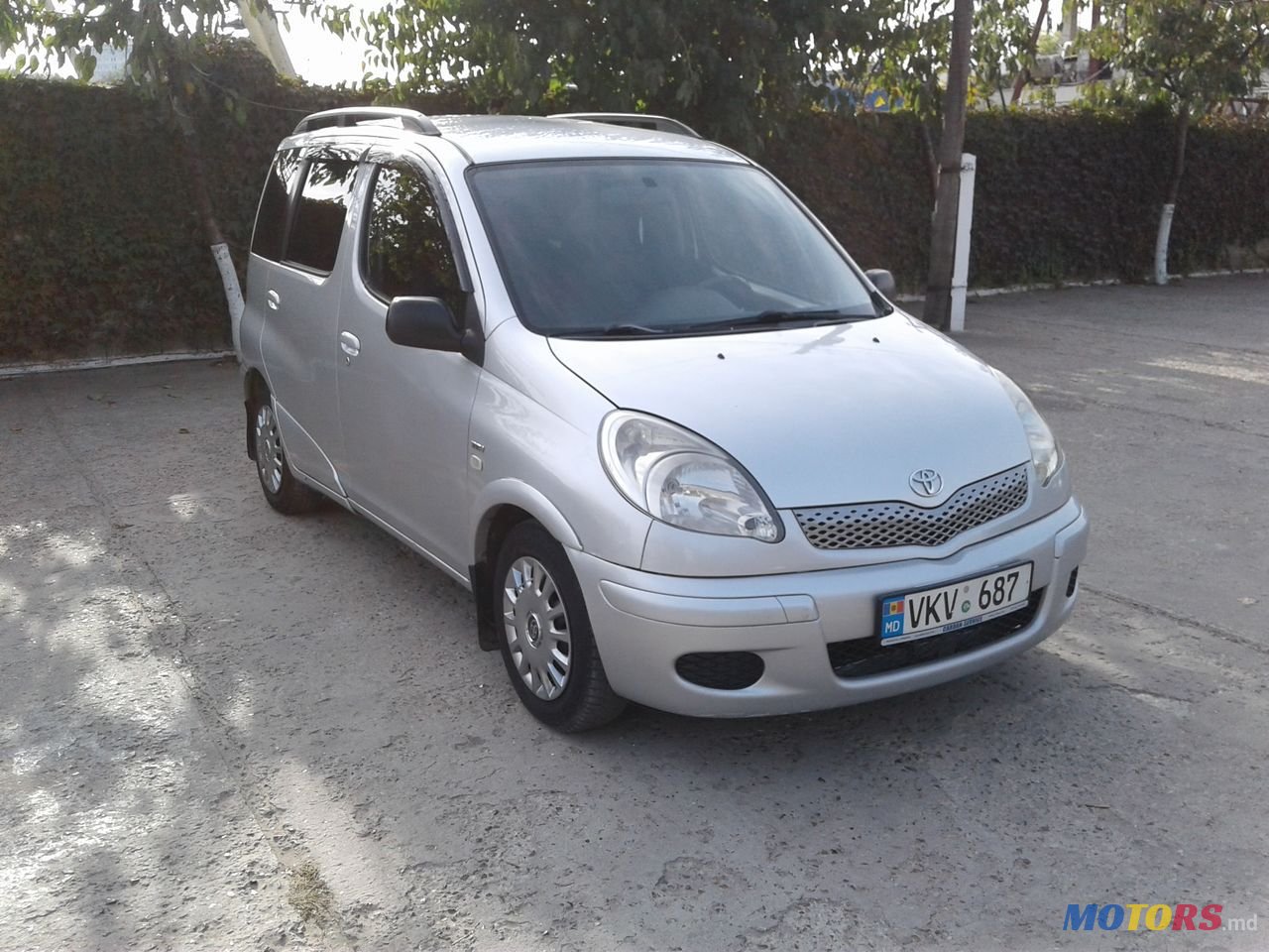 2004' Toyota Yaris Verso photo #1