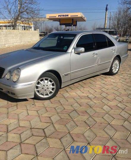 2001' Mercedes-Benz E photo #3
