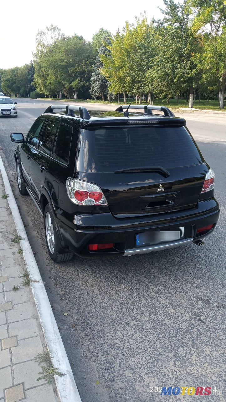 2009' Mitsubishi Outlander photo #6