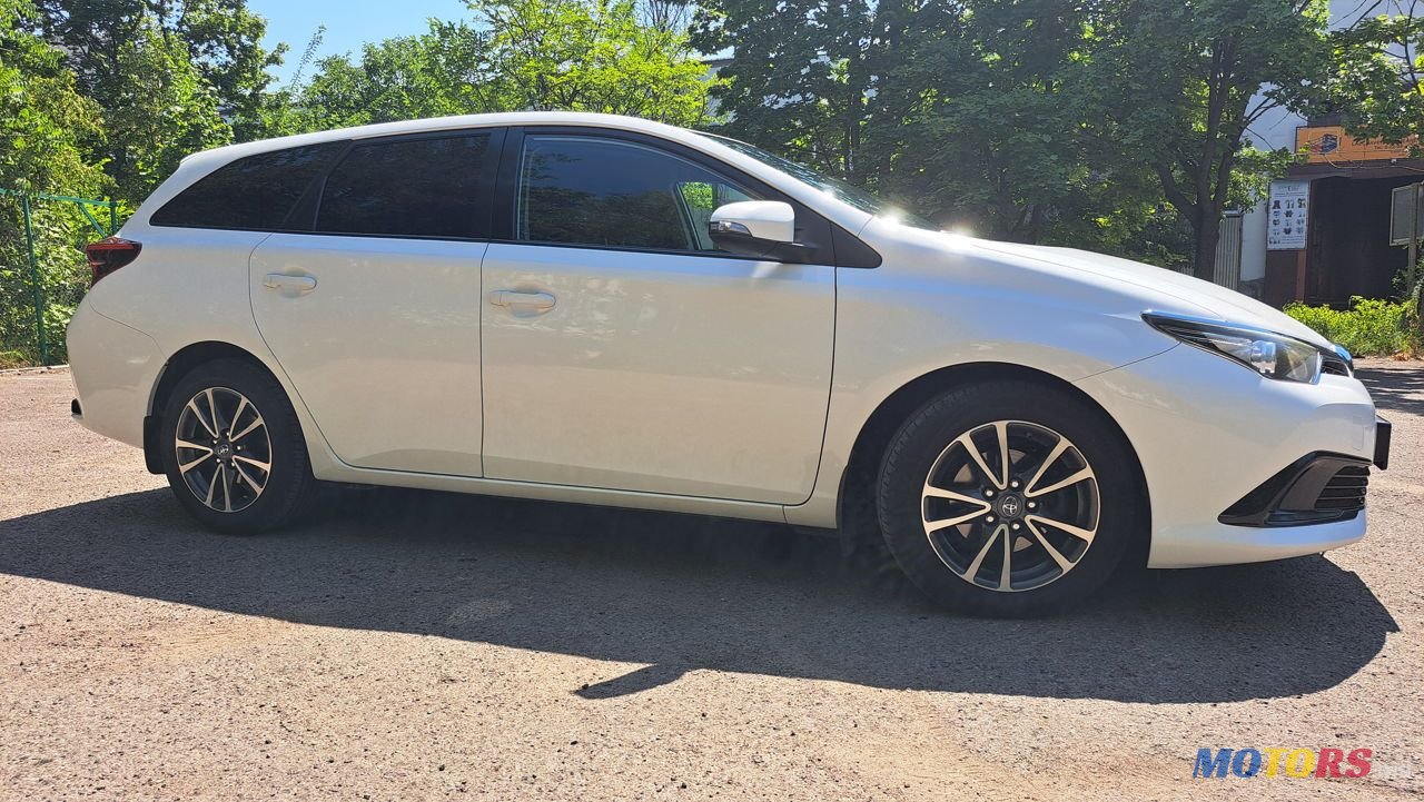 2017' Toyota Auris photo #5