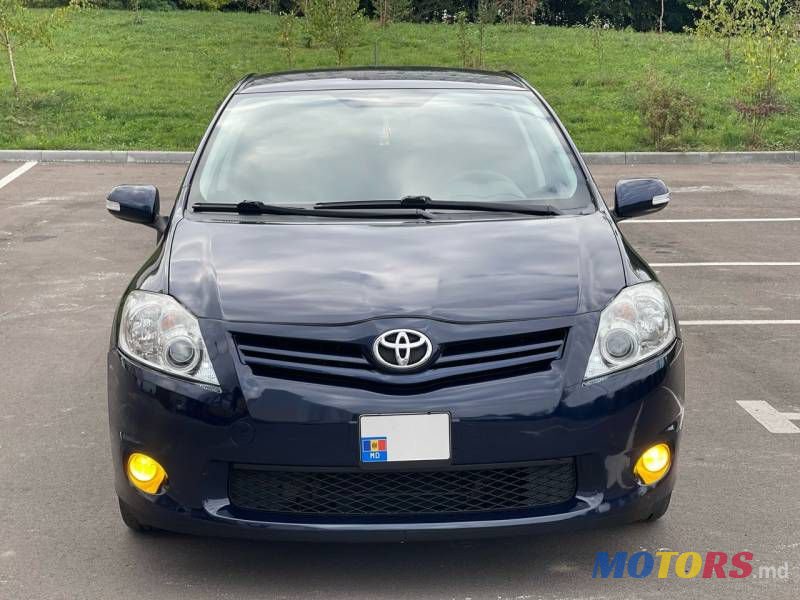 2010' Toyota Auris photo #2