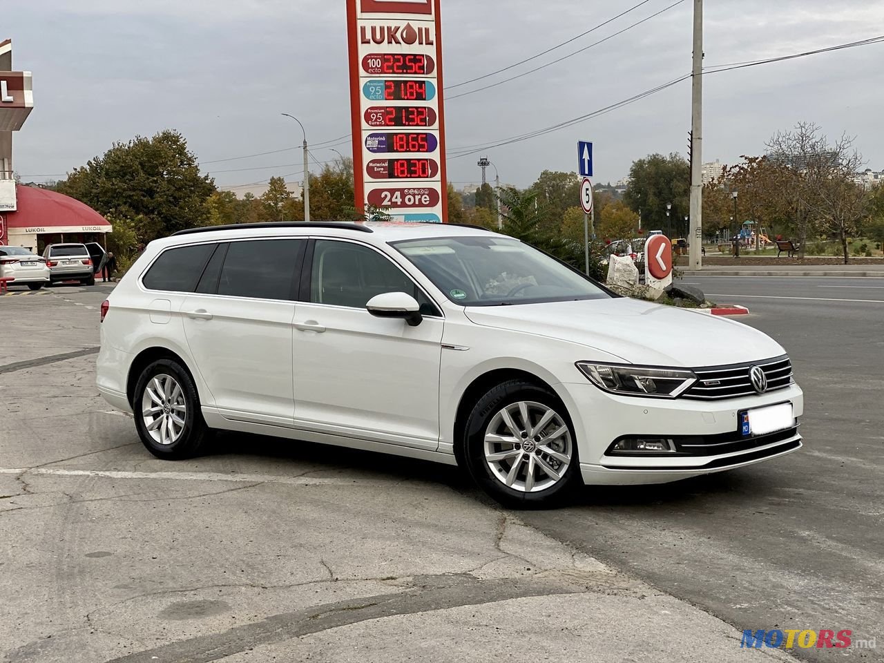 2015' Volkswagen Passat photo #3