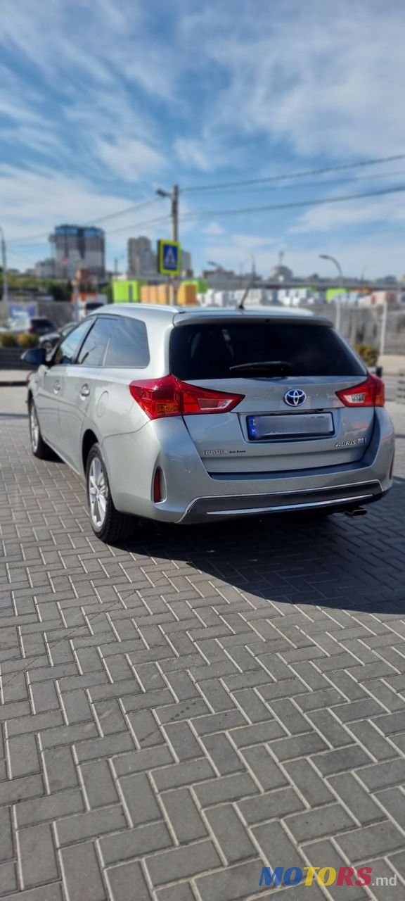 2013' Toyota Auris photo #2