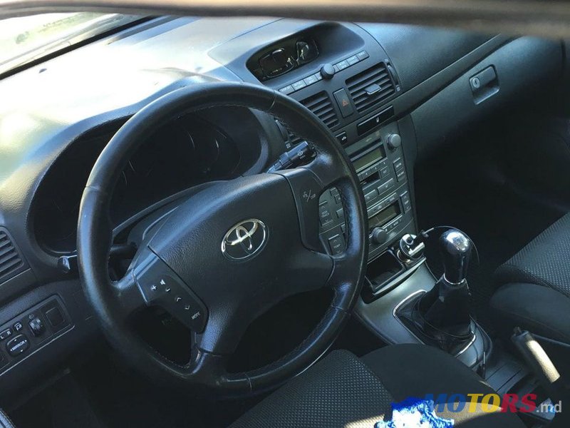 2005' Toyota Avensis photo #3