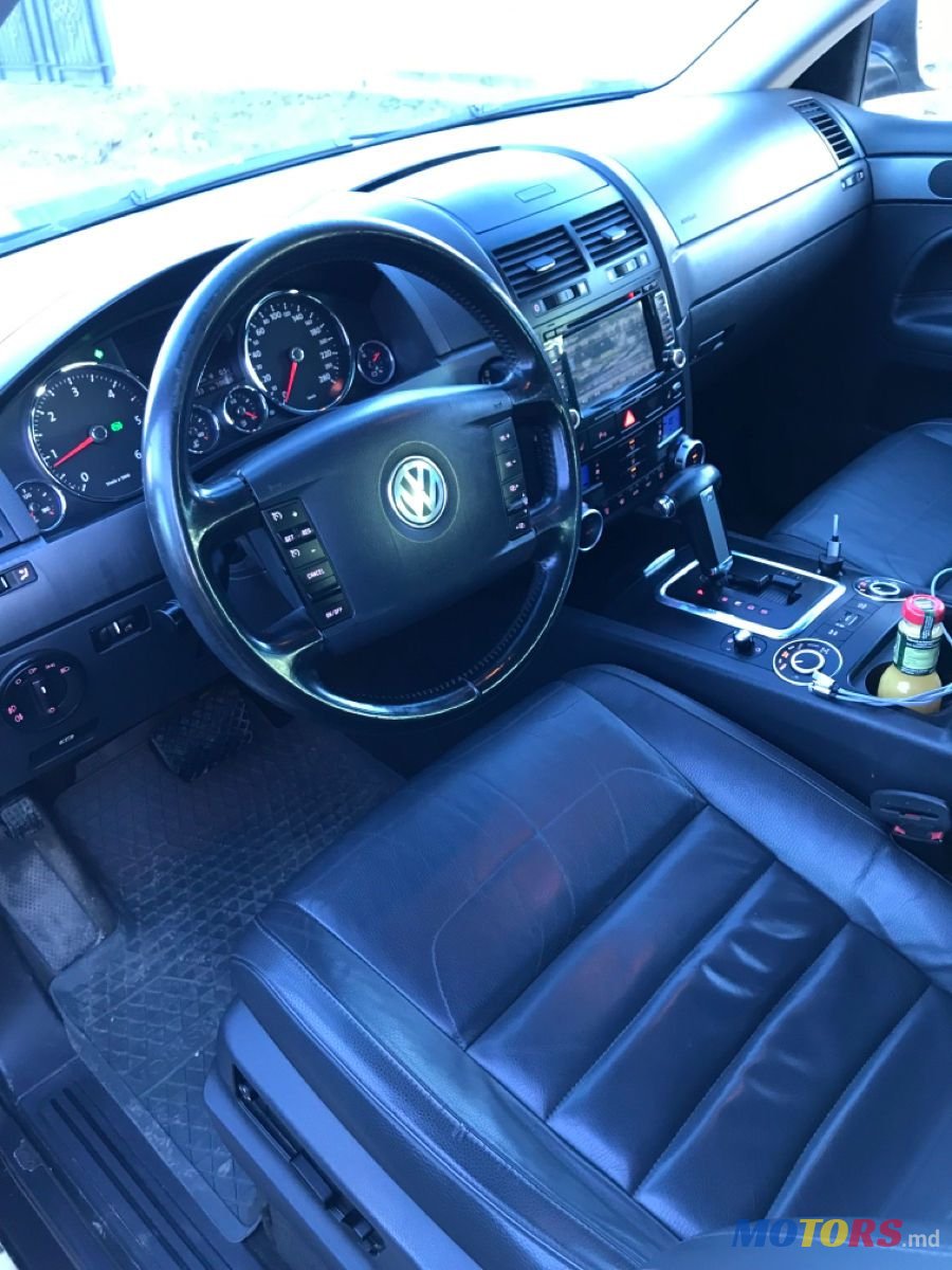 2008' Volkswagen Touareg photo #3