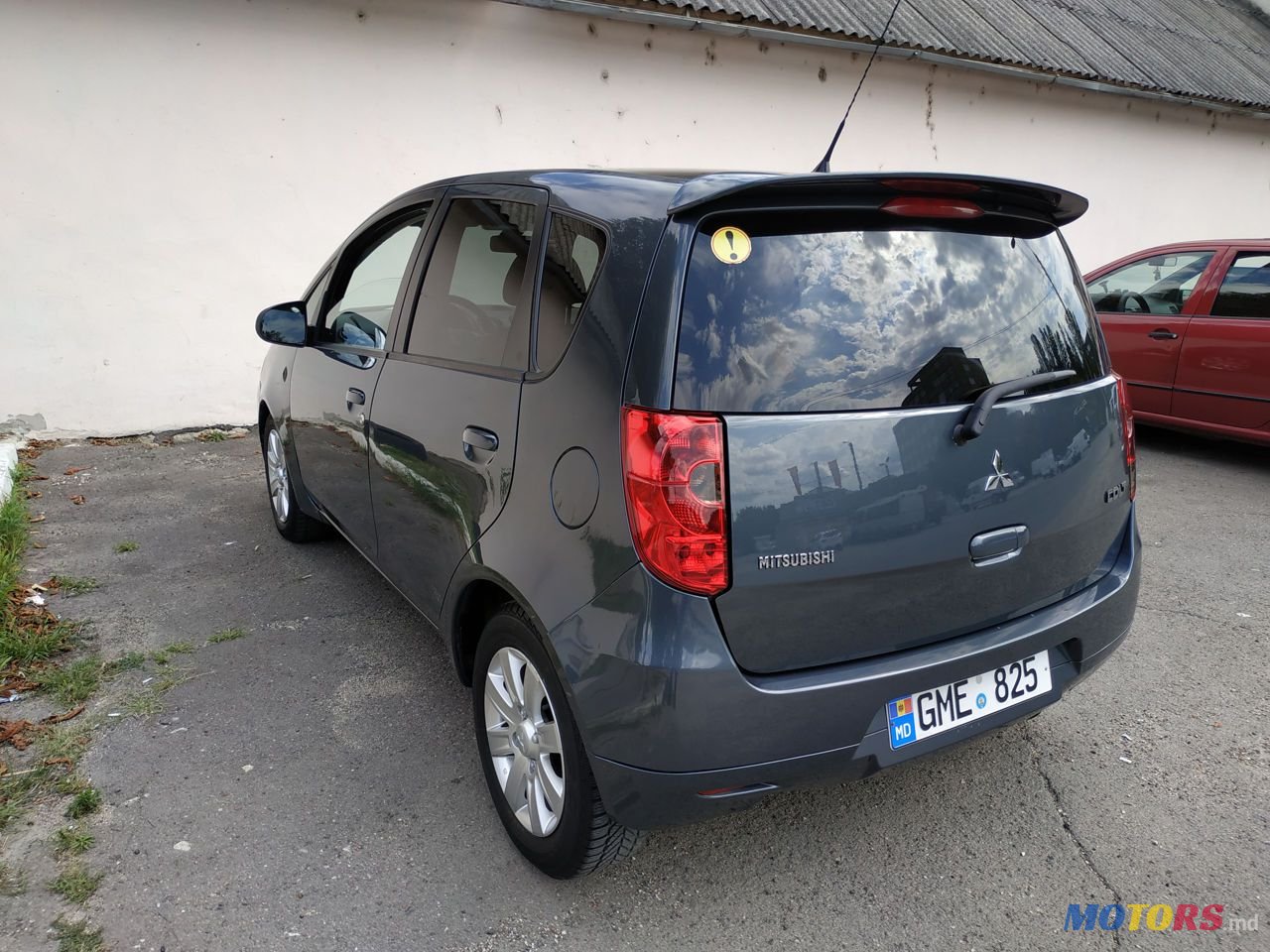 2010' Mitsubishi Colt photo #3