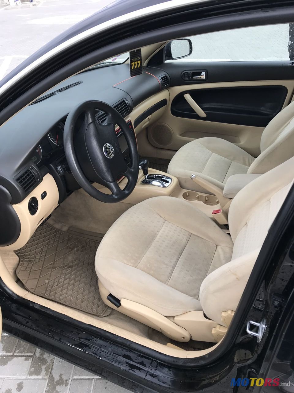 2001' Volkswagen Passat photo #5