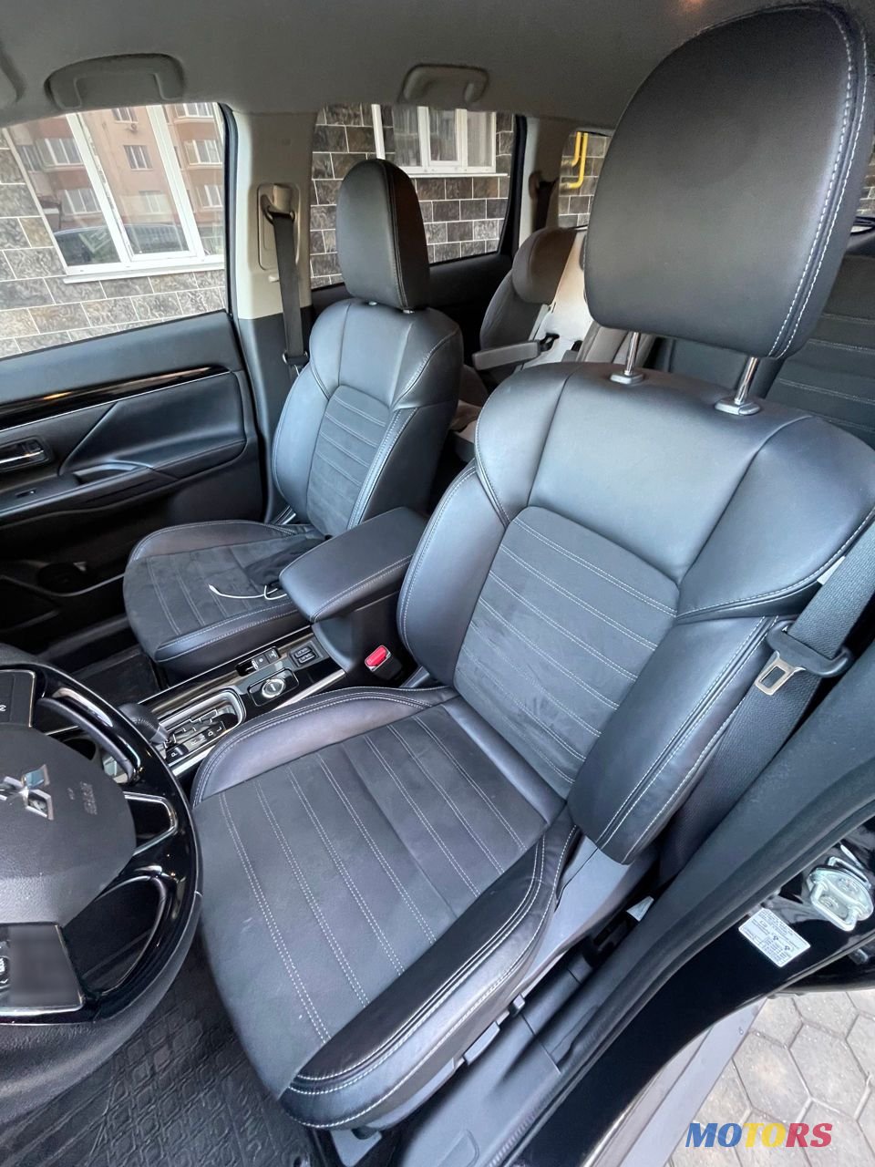 2018' Mitsubishi Outlander photo #6