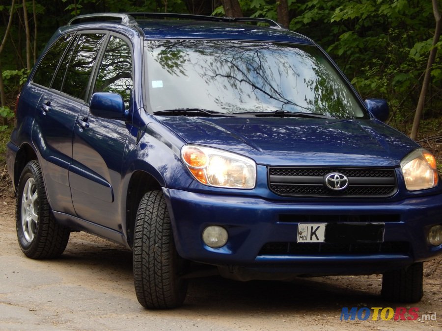 2004' Toyota RAV4 photo #1