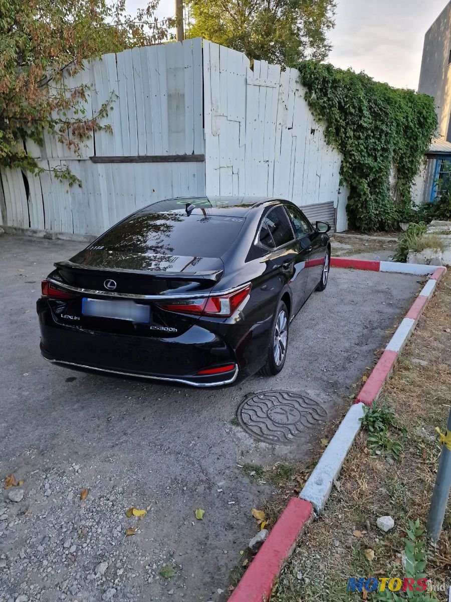 2019' Lexus Es Series photo #4