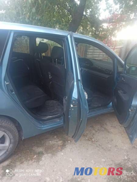 2005' Honda FR-V photo #6