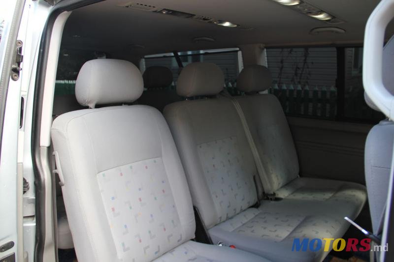 2004' Volkswagen Caravelle photo #2