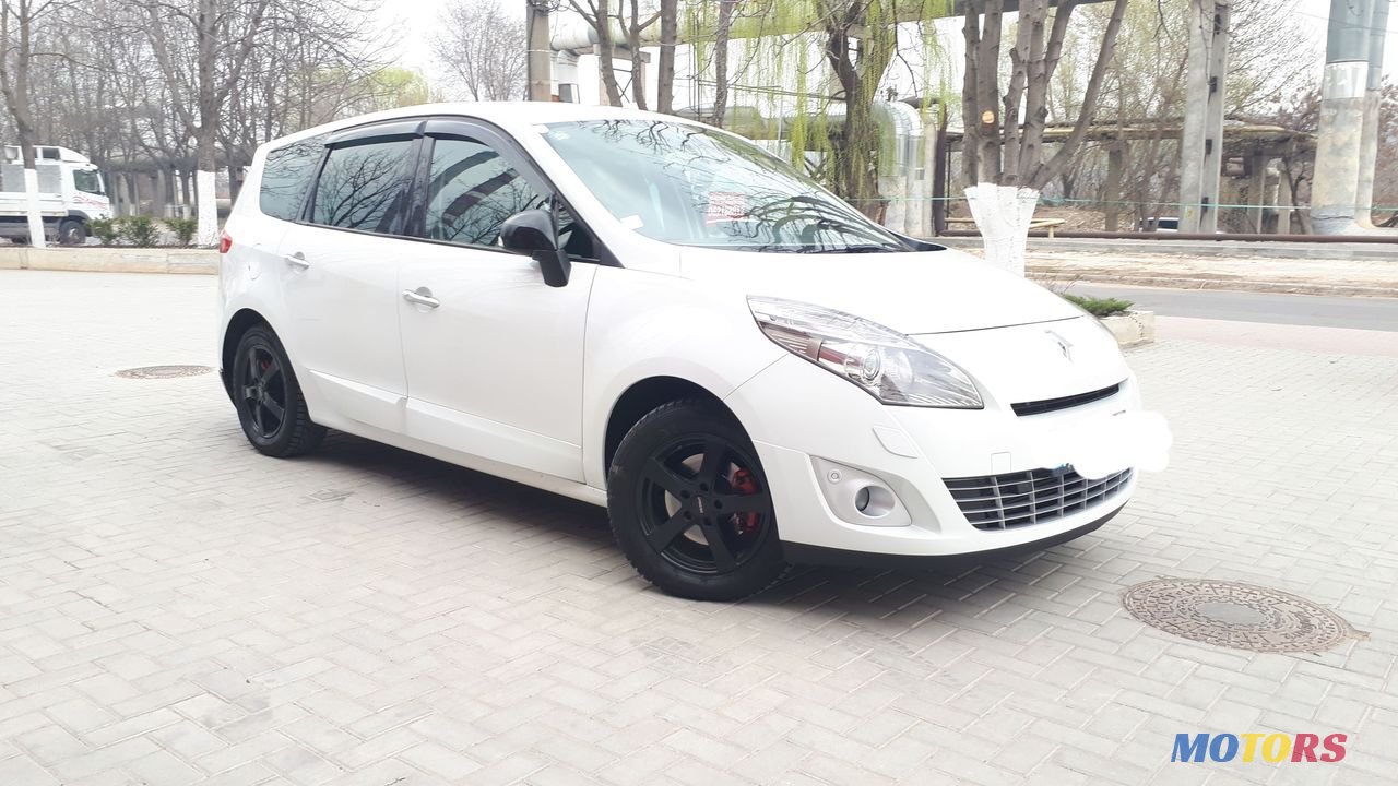 2011' Renault Grand Scenic photo #4