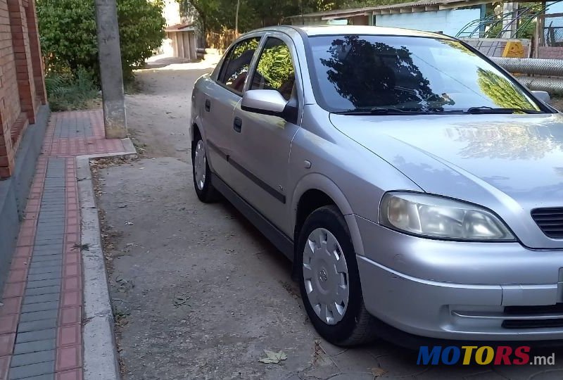 2005' Opel Astra photo #2