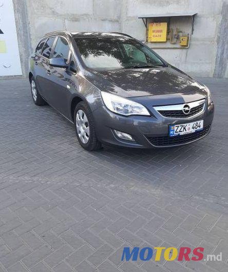 2011' Opel Astra photo #1