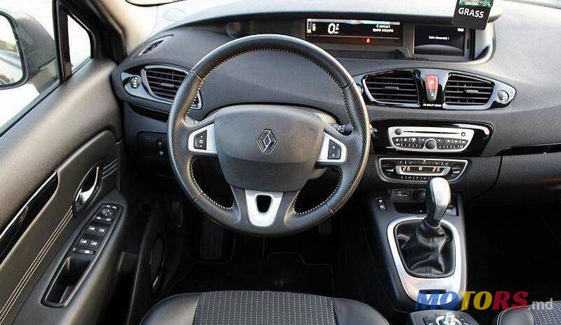 2011' Renault Grand Scenic photo #2