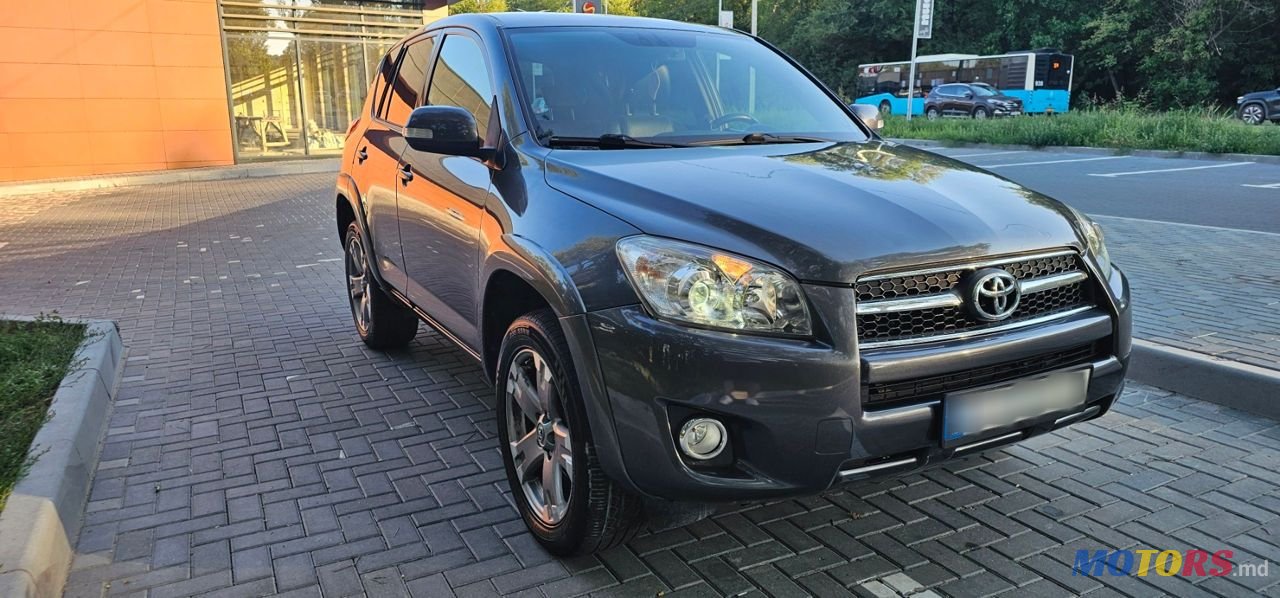 2010' Toyota RAV4 photo #2