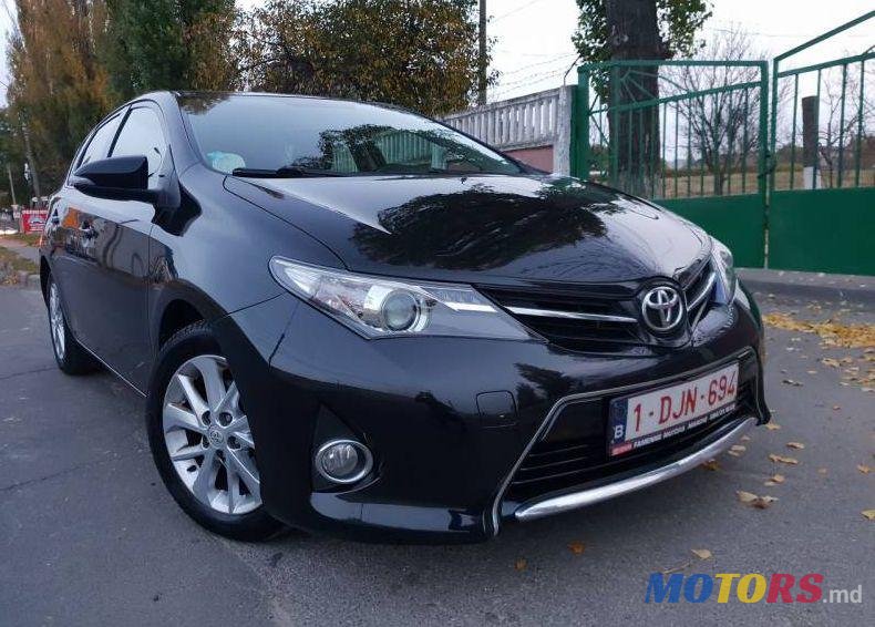 2013' Toyota Auris photo #1