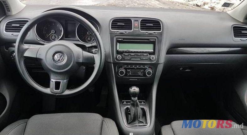 2009' Volkswagen Golf photo #2