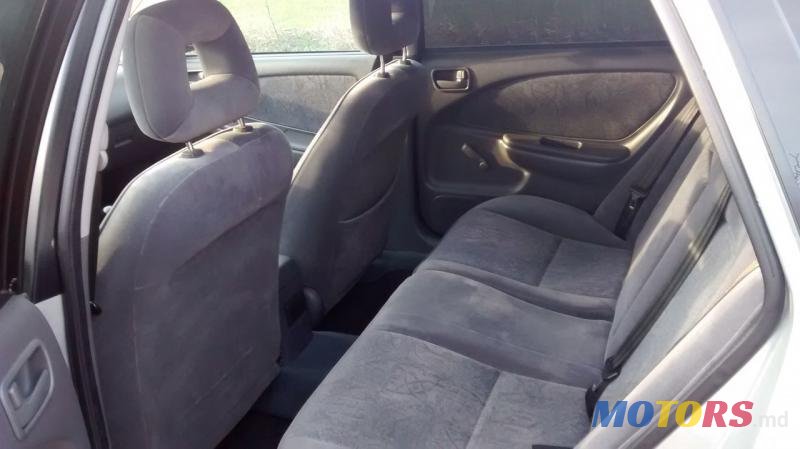 2000' Toyota Avensis photo #3