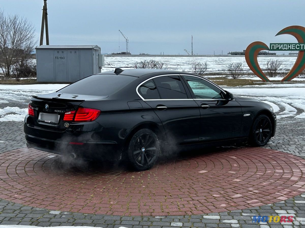 2012' BMW 5 Series photo #4