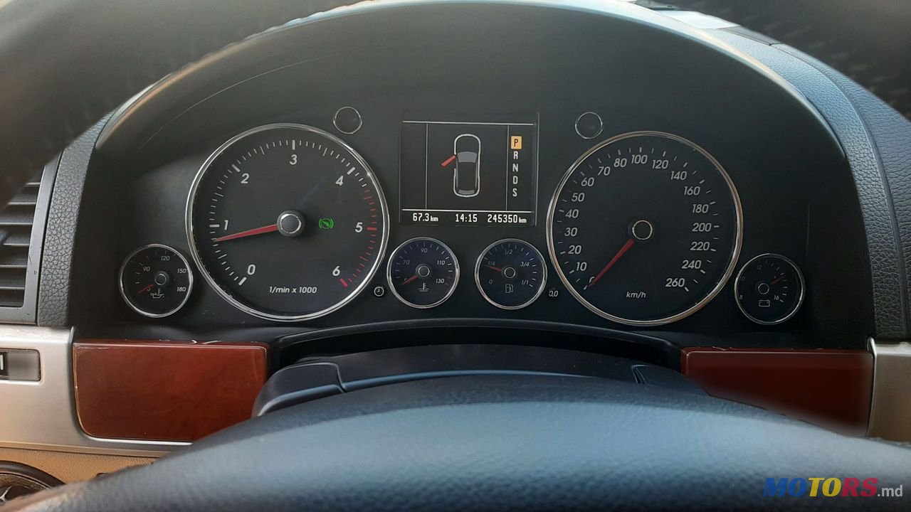 2004' Volkswagen Touareg photo #6