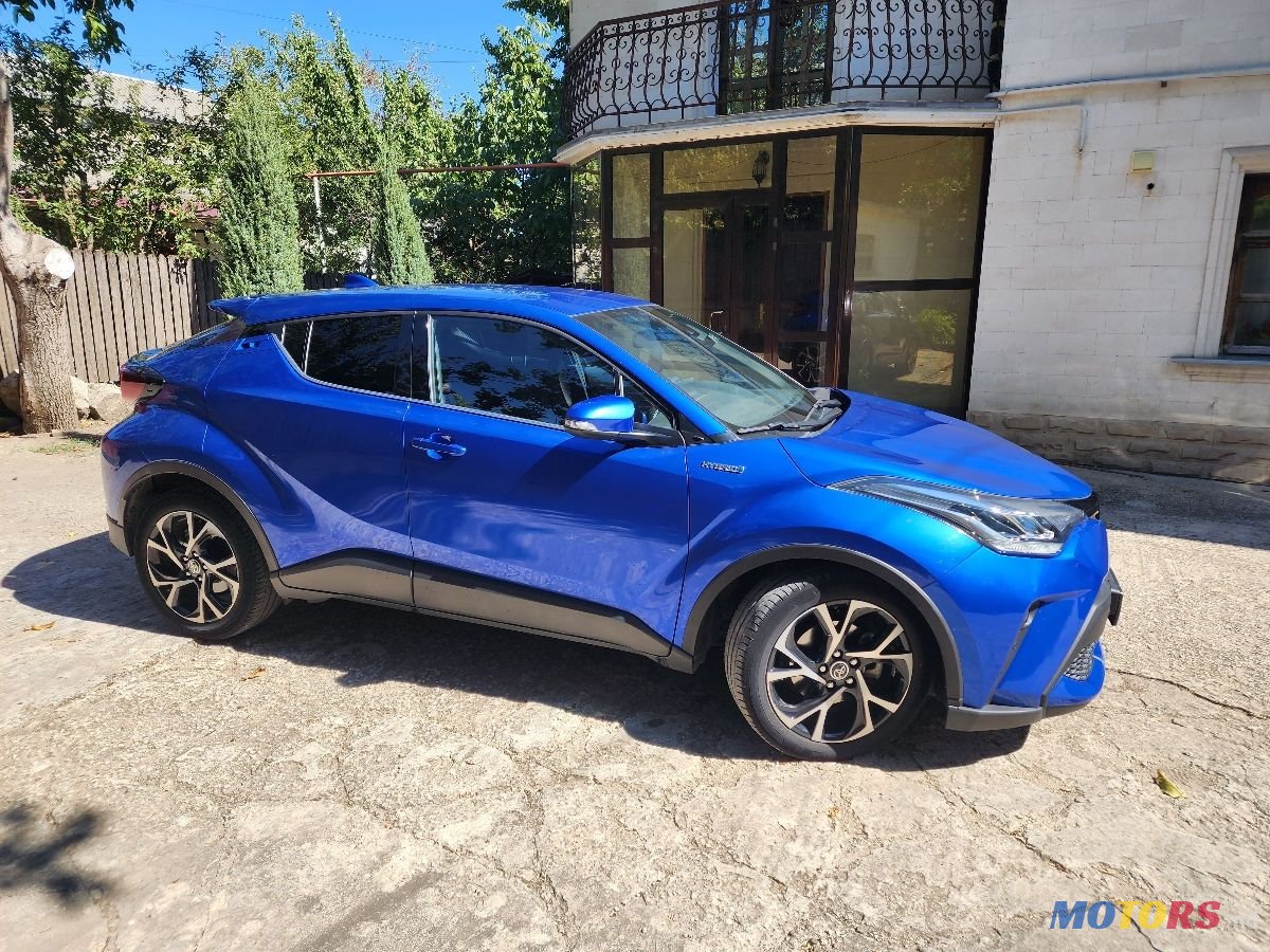 2020' Toyota C-HR photo #2