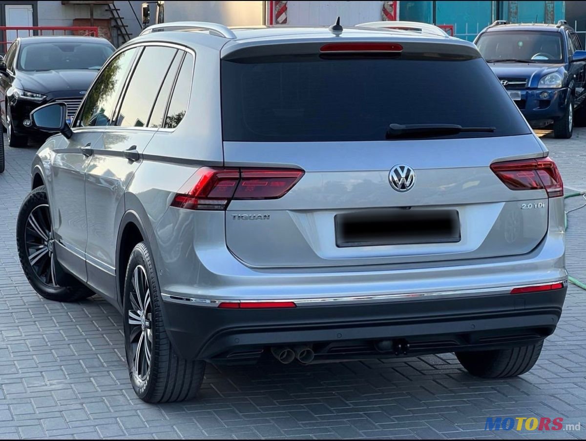 2017' Volkswagen Tiguan photo #3