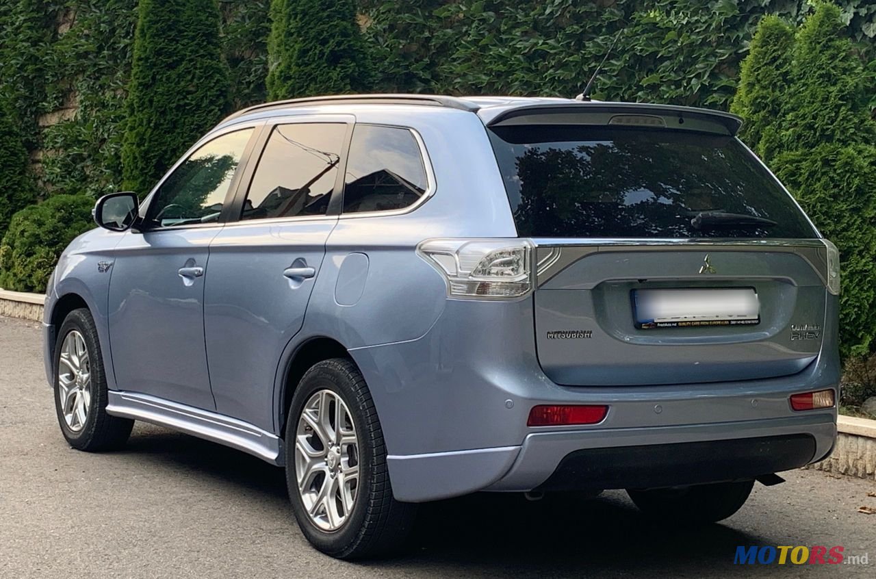 2014' Mitsubishi Outlander photo #3
