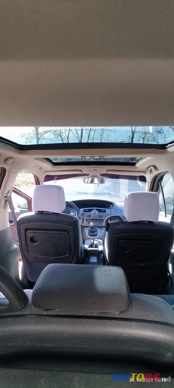 2005' Renault Grand Scenic photo #2