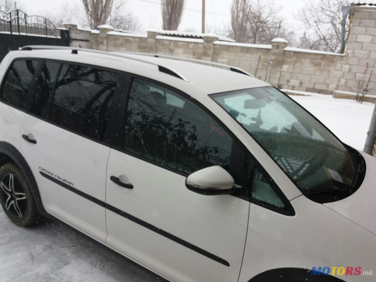 2010' Volkswagen Cross Touran Swiss Edition photo #4