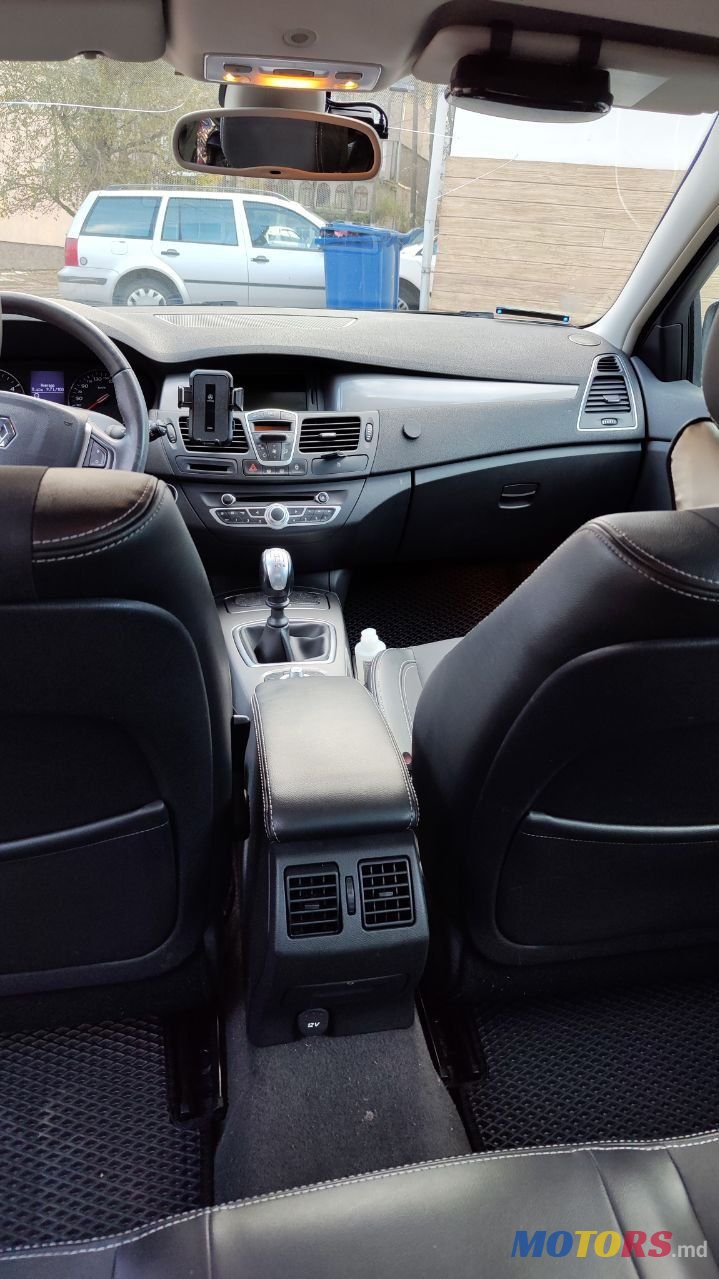 2011' Renault Laguna photo #6