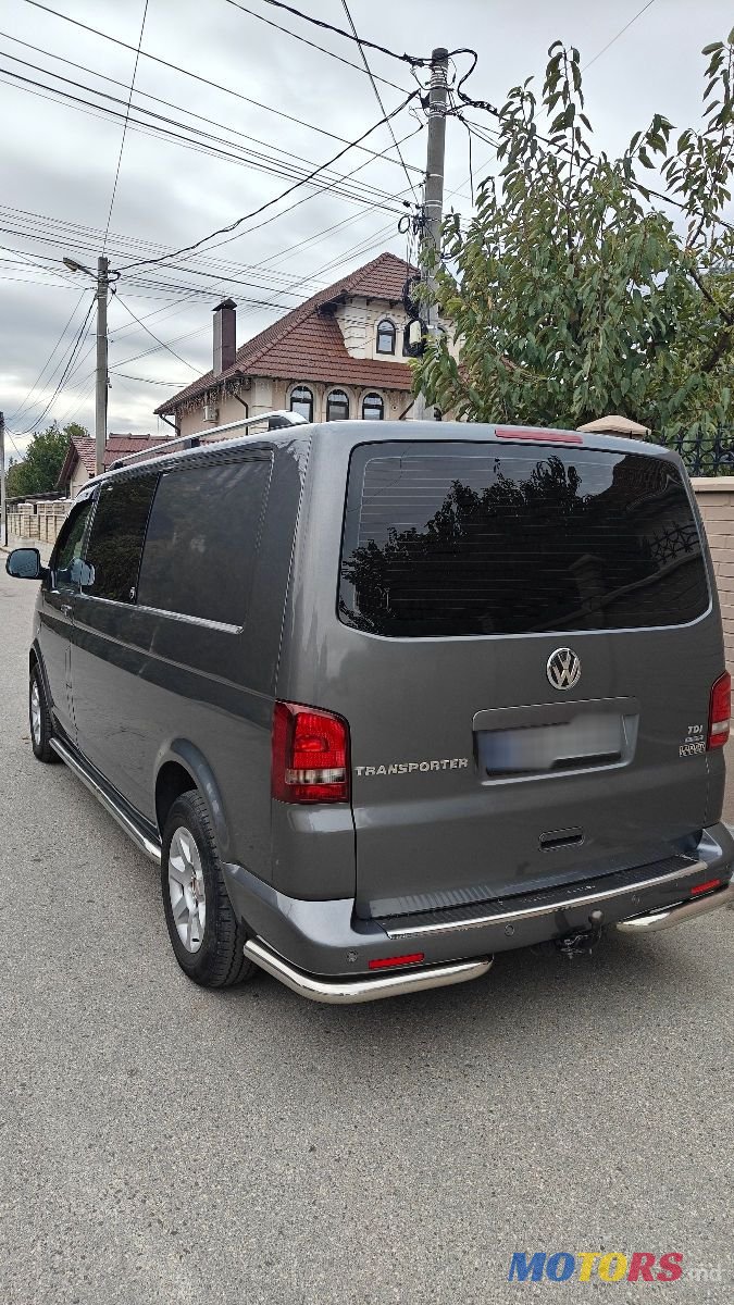 2013' Volkswagen Transporter photo #5