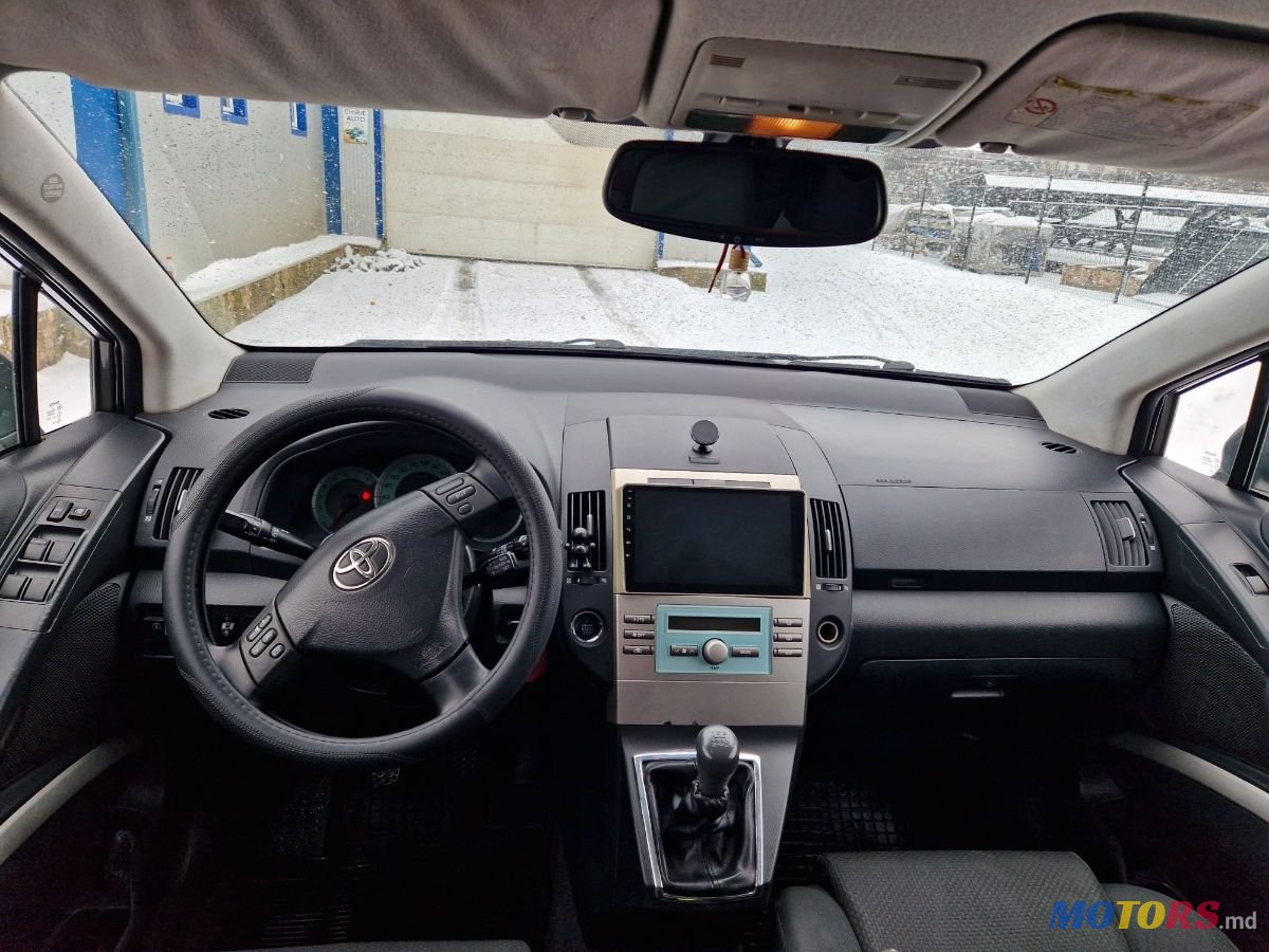 2005' Toyota Corolla Verso photo #5