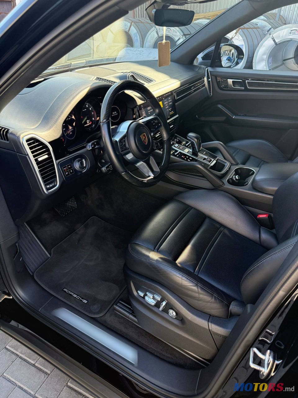 2021' Porsche Cayenne photo #6