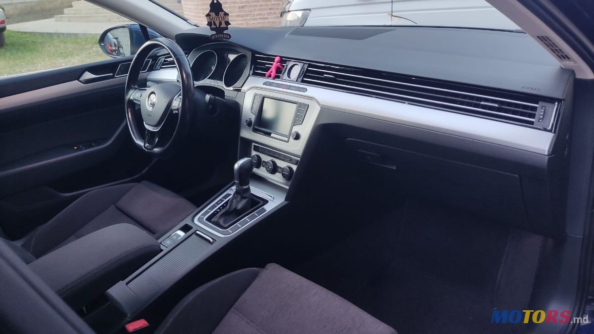 2016' Volkswagen Passat photo #5