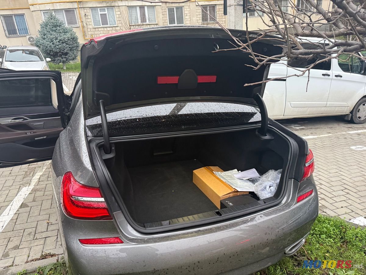 2017' BMW 7 Series photo #5