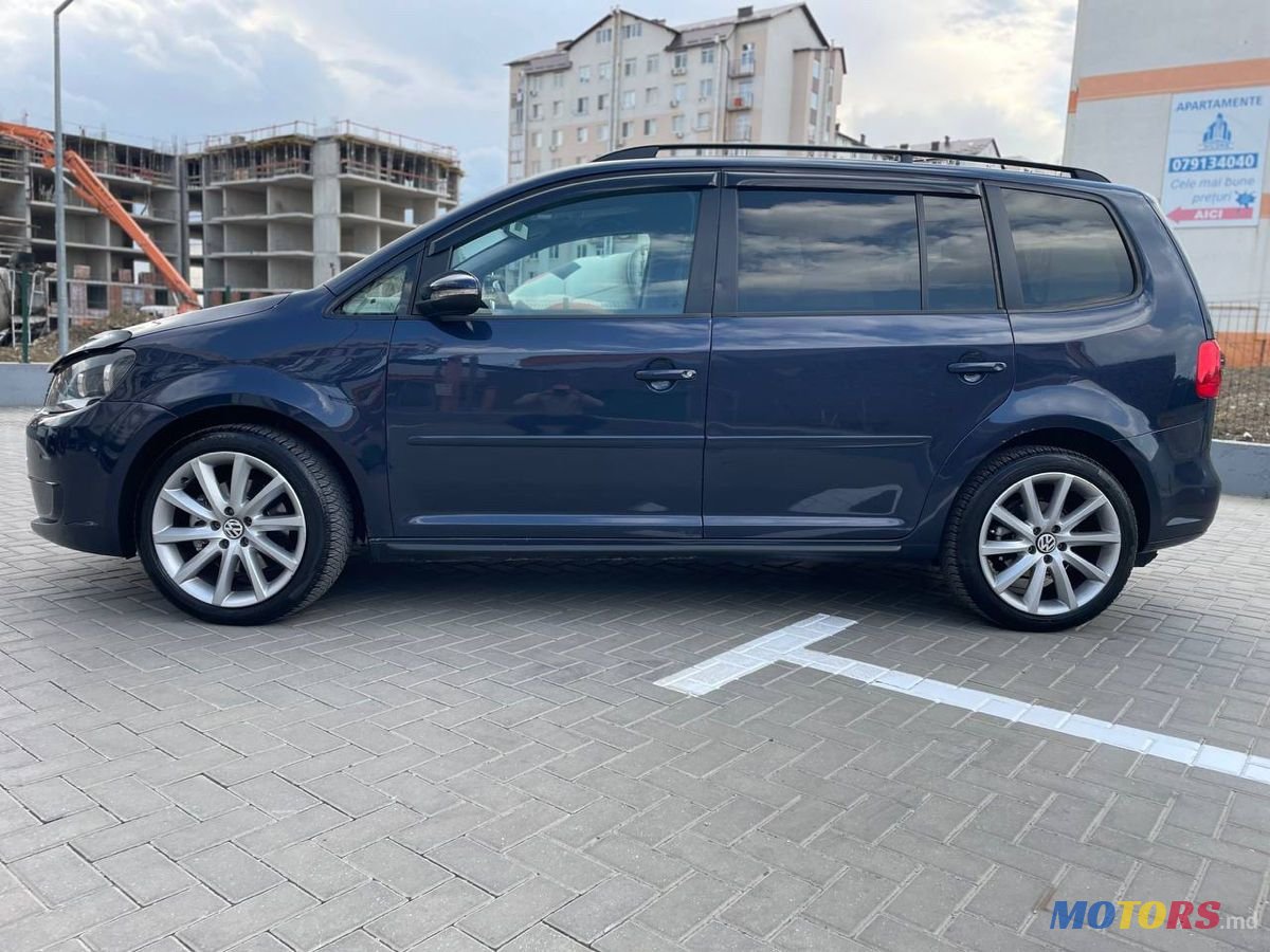 2013' Volkswagen Touran photo #4