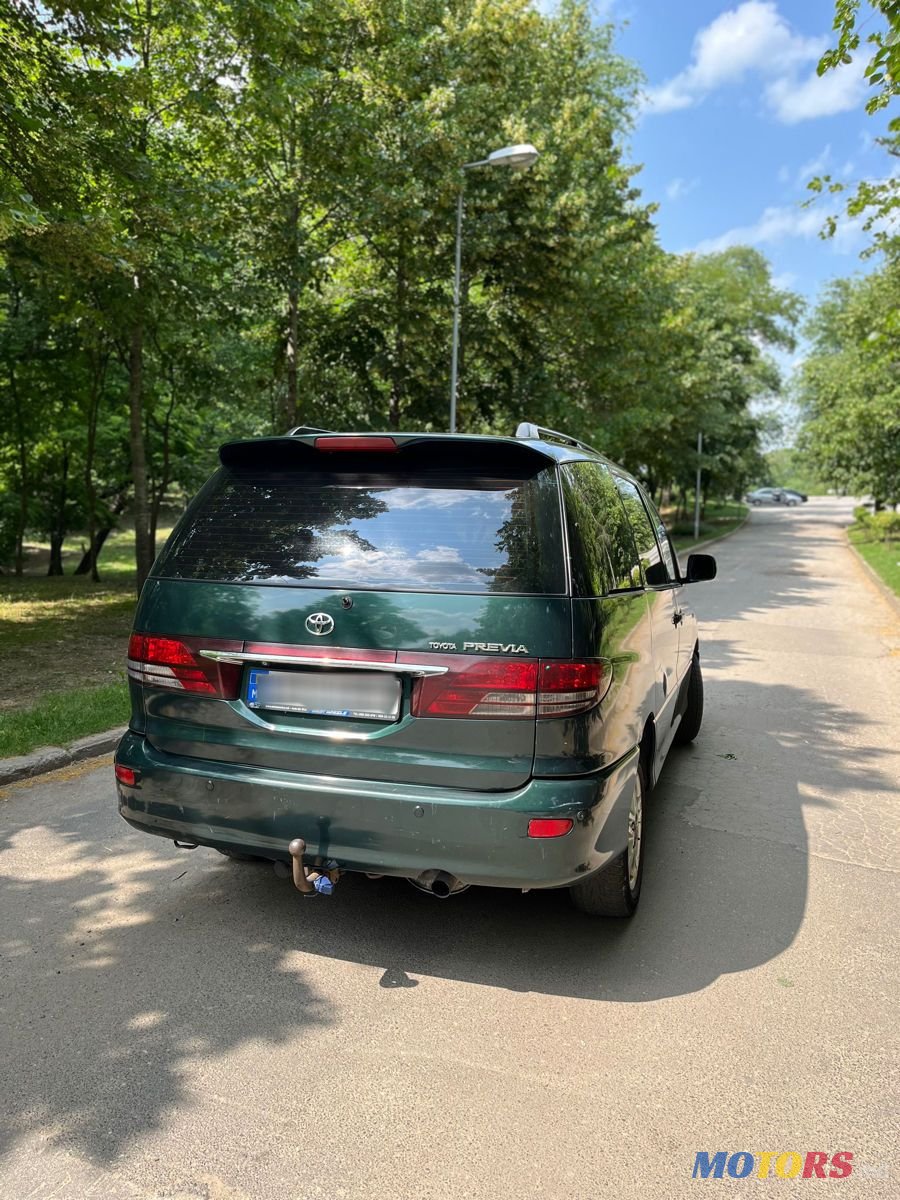 2005' Toyota Previa photo #3